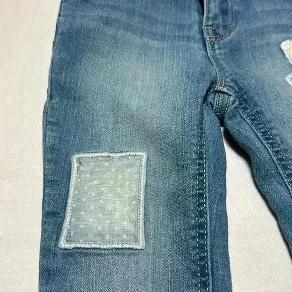 GAP - patch design skinny fit denim jeans. Size 18-24 months - Picture 4 of 6